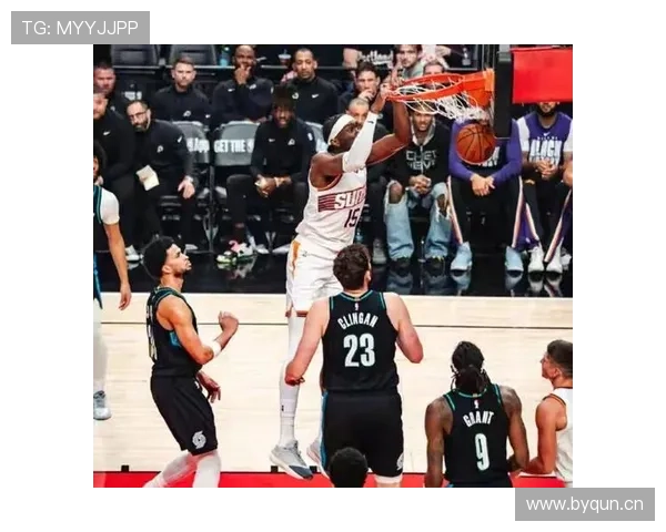 利拉德挡拆创造高效得分机会显著拉开球队进攻空间